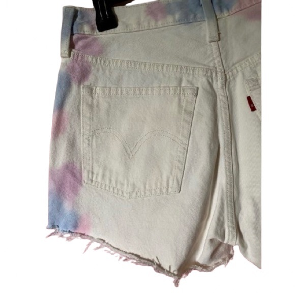 NEW LEVI’S White And Watercolor Pink/Blue/Purple 501® Jean Shorts Size W29 - Picture 9 of 15